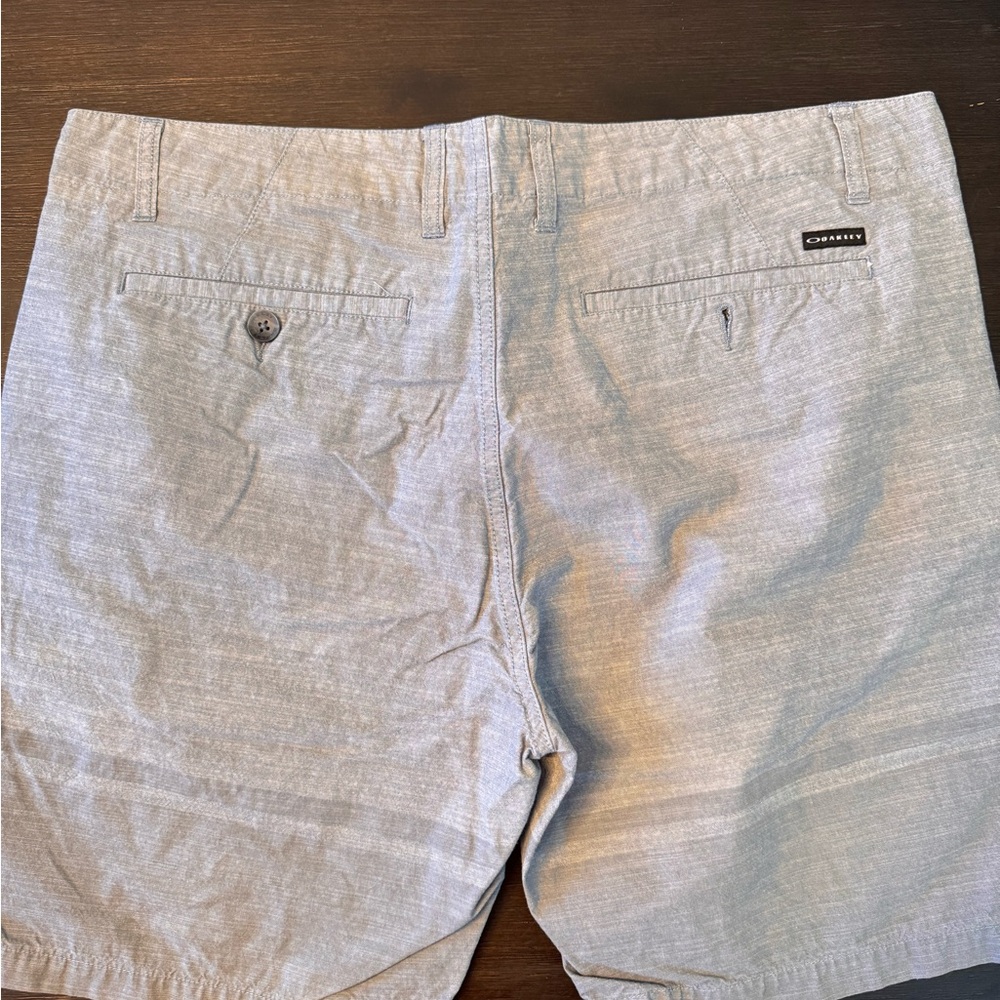Oakley Light Gray Men's Flat Front Shorts - Picture 2 of 3